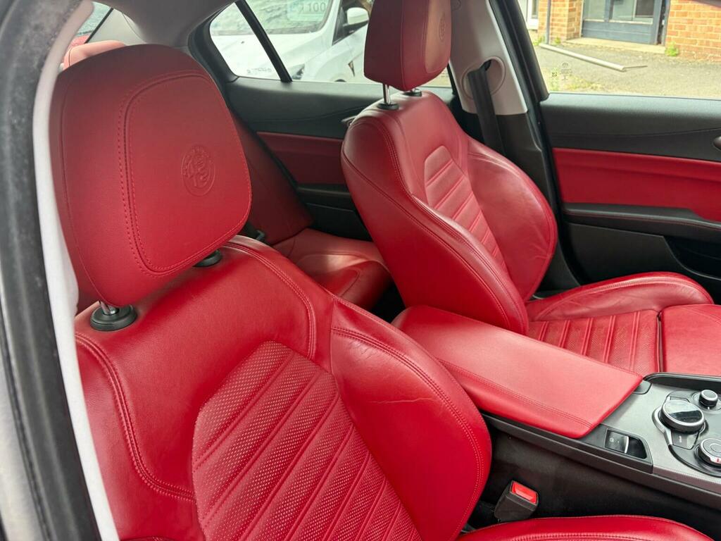 Alfa Romeo Giulia Giulia V6 Bi-t Quadrifoglio Black #9