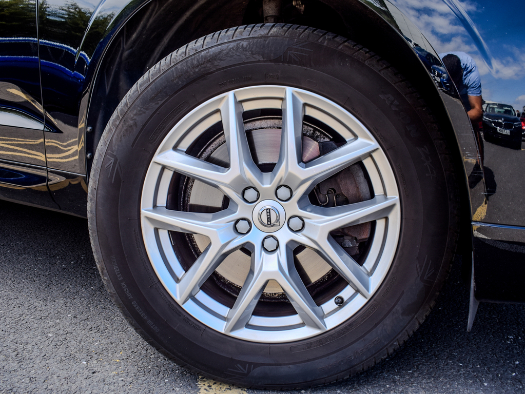 Volvo XC60 D4 Momentum Pro Awd #2