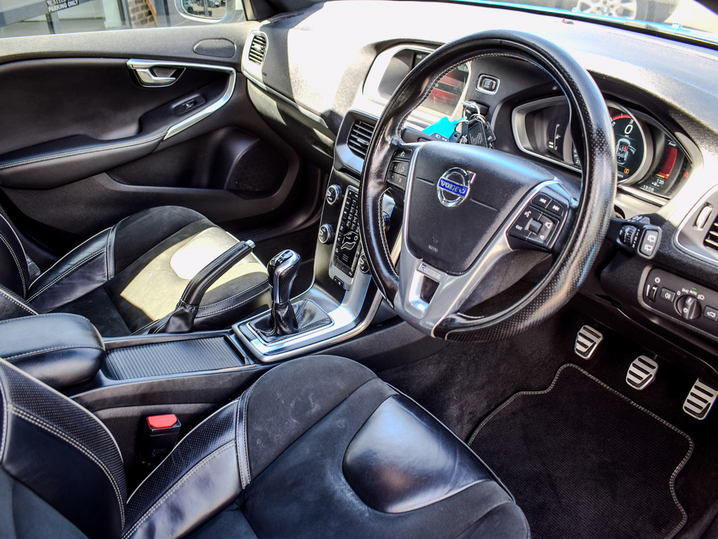 Volvo V40 D3 R-design Nav Blue #6