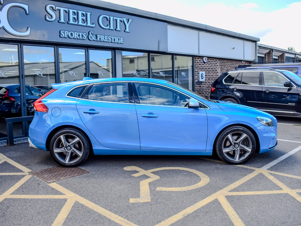 Volvo V40 D3 R-design Nav Blue #2