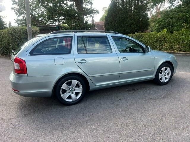 Skoda Octavia 1.6 Tdi Elegance Estate Euro 5 Green #5