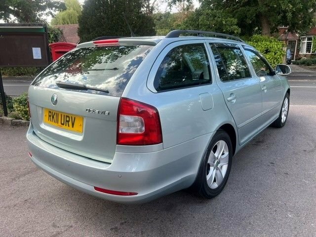Skoda Octavia 1.6 Tdi Elegance Estate Euro 5 Green #3