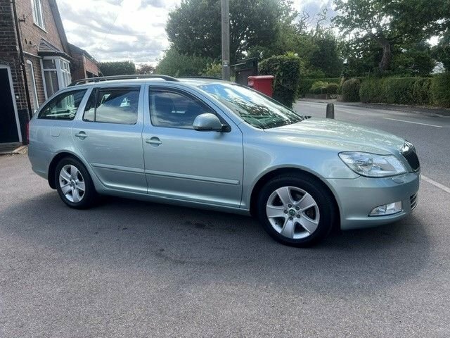 Skoda Octavia 1.6 Tdi Elegance Estate Euro 5 Green #4
