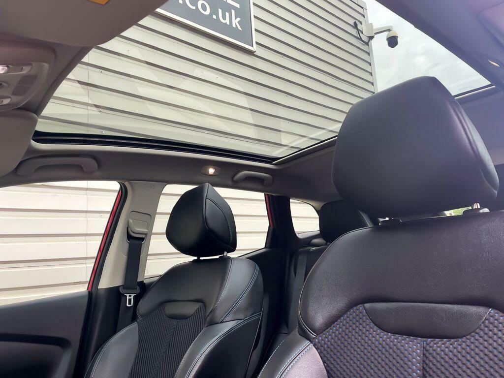 Renault Kadjar S Edition Red #4
