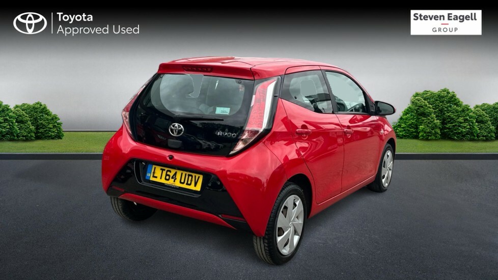Toyota Aygo 1.0 Vvt-i X-play Euro 5 Euro 5 LT64UDV Red #2