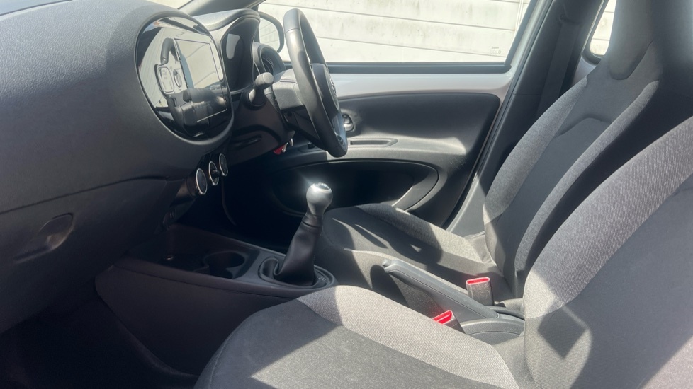 Toyota Aygo X 1.0 Vvt-i Pure Euro 6 Ss AE24ZZO White #5