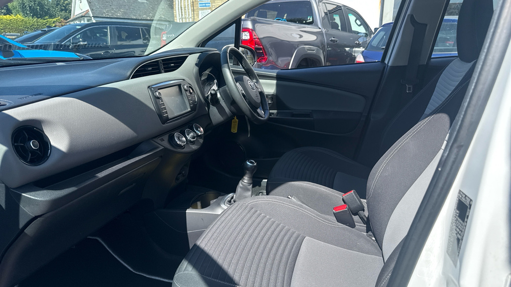 Toyota Yaris 1.0 Vvt-i Icon Hatchback Euro 6 White #5
