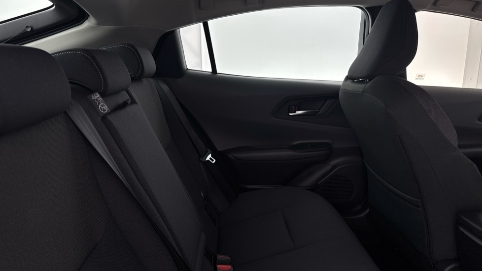 Toyota Prius Saloon White #12