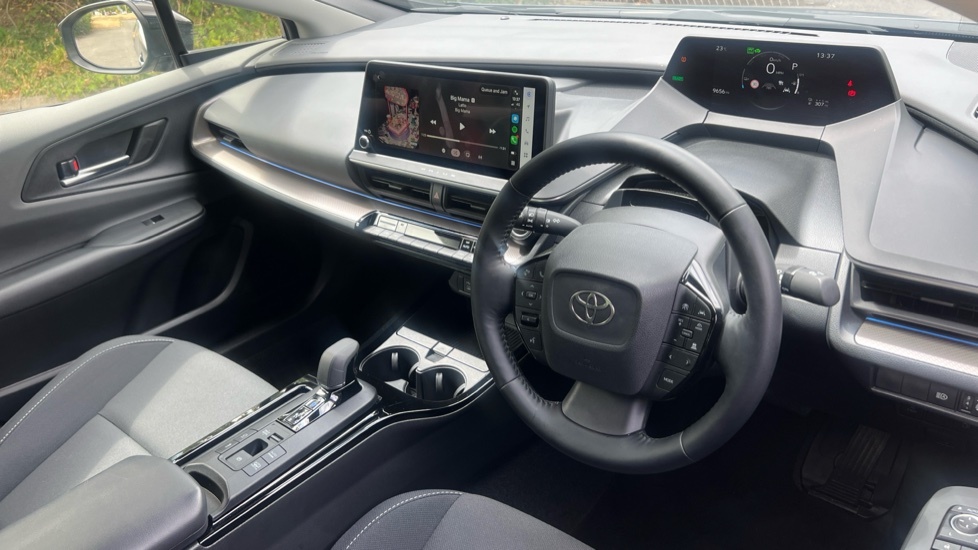 Toyota Prius 2.0 13.6Kwh Design Hatchback Plug-in Hy #6
