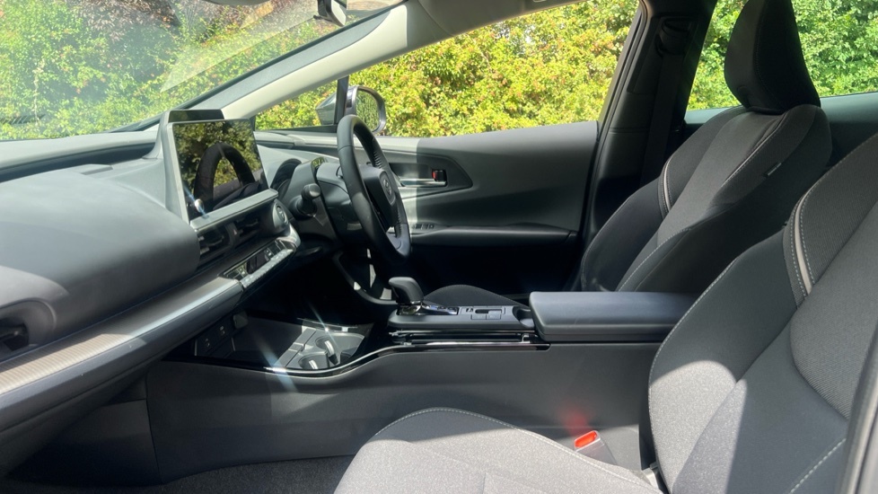 Toyota Prius 2.0 13.6Kwh Design Hatchback Plug-in Hy #5