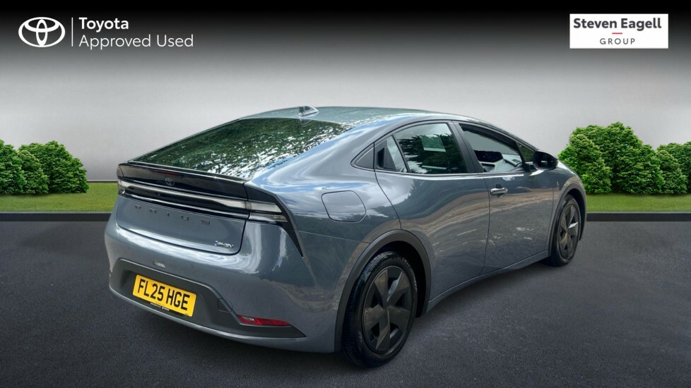 Toyota Prius 2.0 13.6Kwh Design Hatchback Plug-in Hy #2