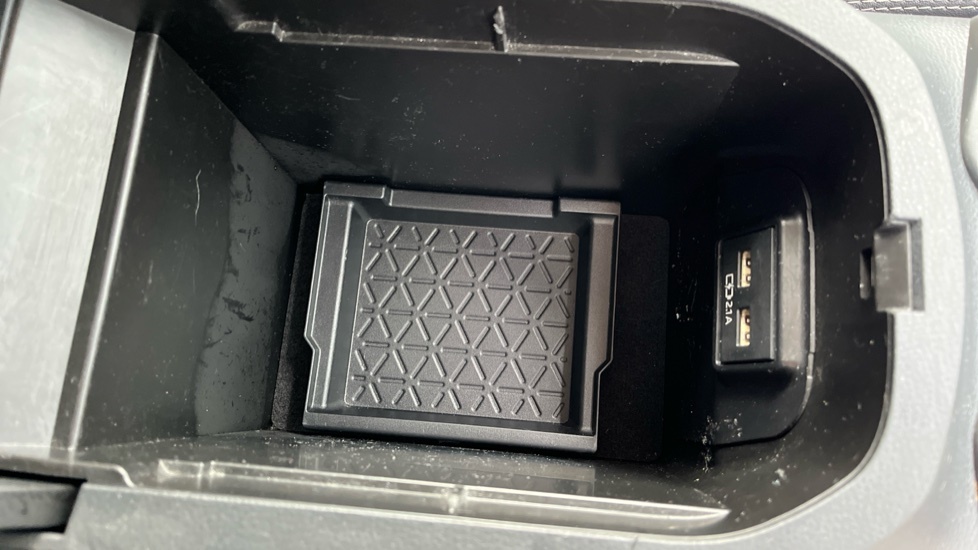 Toyota Rav 4 Rav4 Black Edition Hev Cvt Black #36