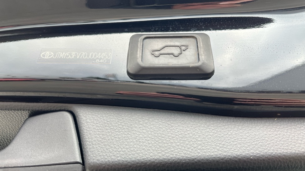Toyota Rav 4 Rav4 Black Edition Hev Cvt Black #29