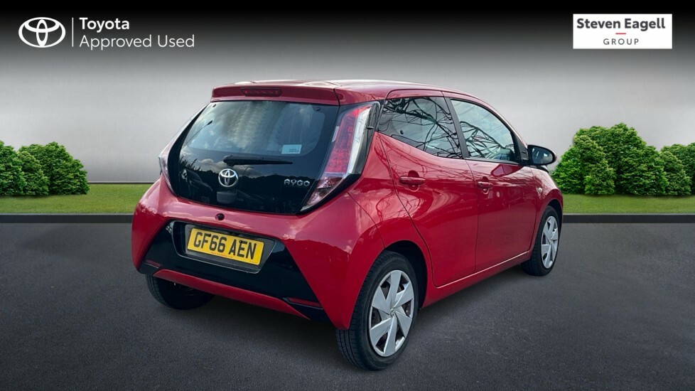 Toyota Aygo 1.0 Vvt-i X-play Hatchback Euro Red #2