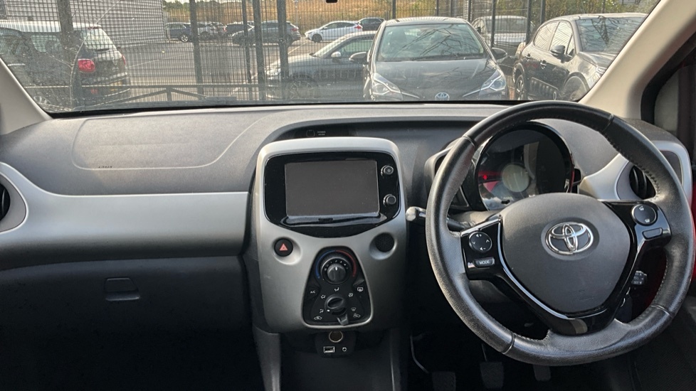 Toyota Aygo 1.0 Vvt-i X-play Hatchback Euro Red #6