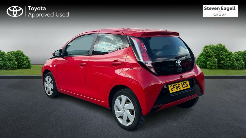 Toyota Aygo 1.0 Vvt-i X-play Hatchback Euro Red #4