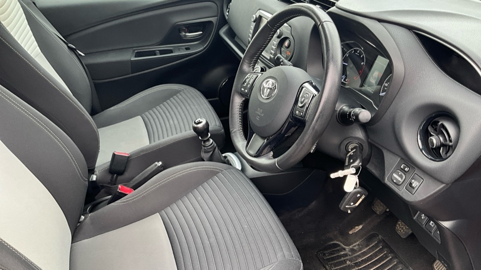Toyota Yaris Icon Tech Hybrid Red #12