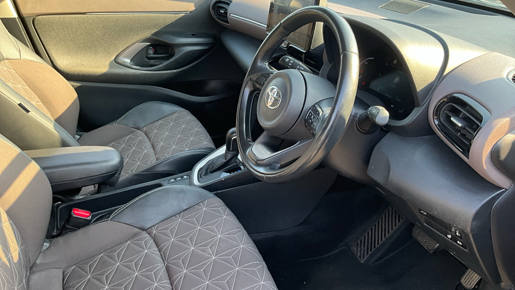 Toyota Yaris Cross Dynamic White #12