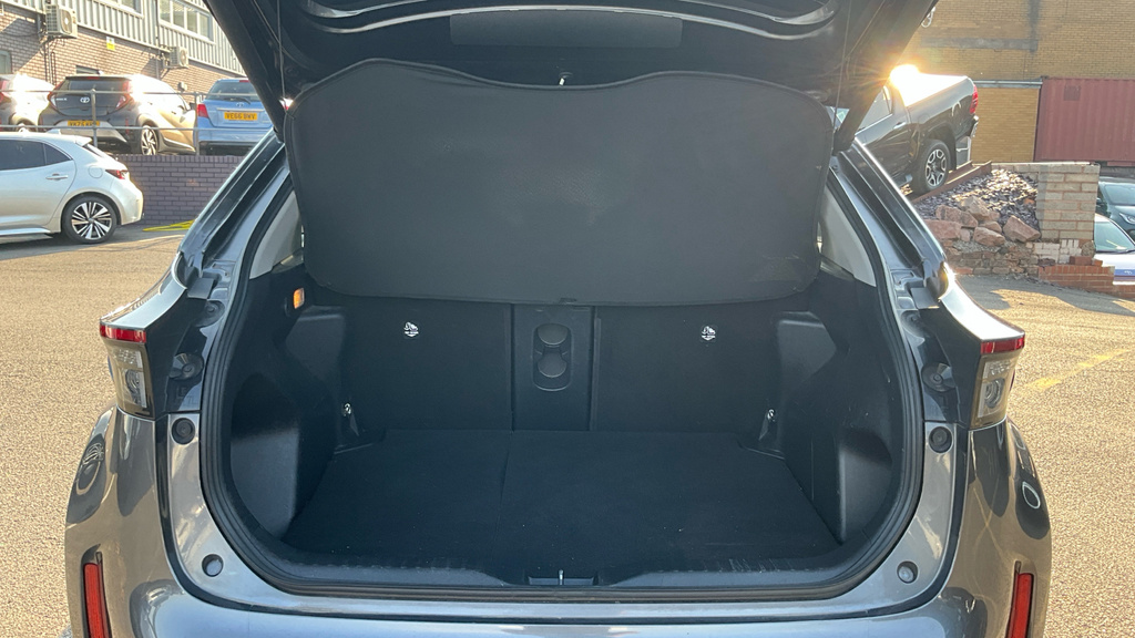Toyota Yaris Cross Dynamic White #13