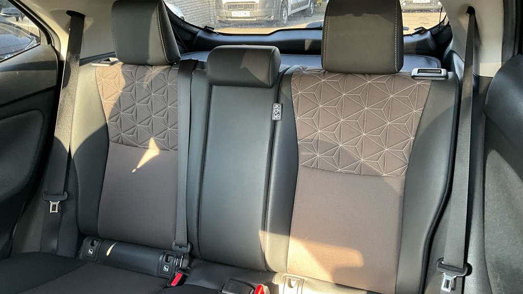 Toyota Yaris Cross Dynamic White #39