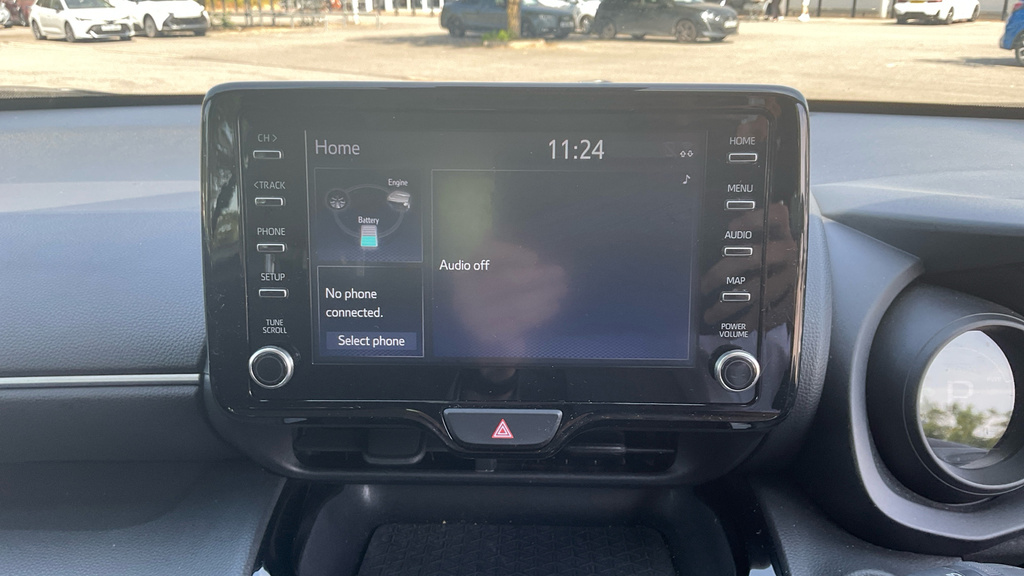 Toyota Yaris Cross Excel White #9