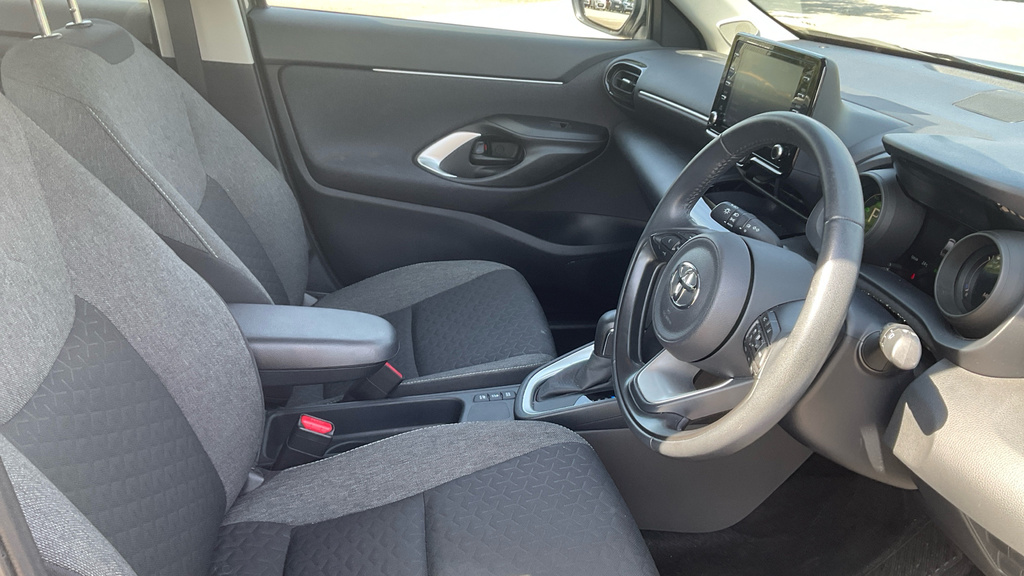 Toyota Yaris Cross Excel White #12