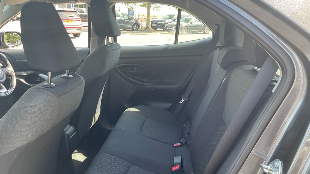 Toyota Yaris Cross Excel White #15
