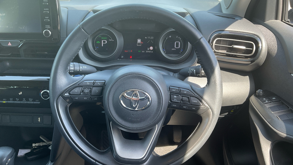 Toyota Yaris Cross Excel White #10