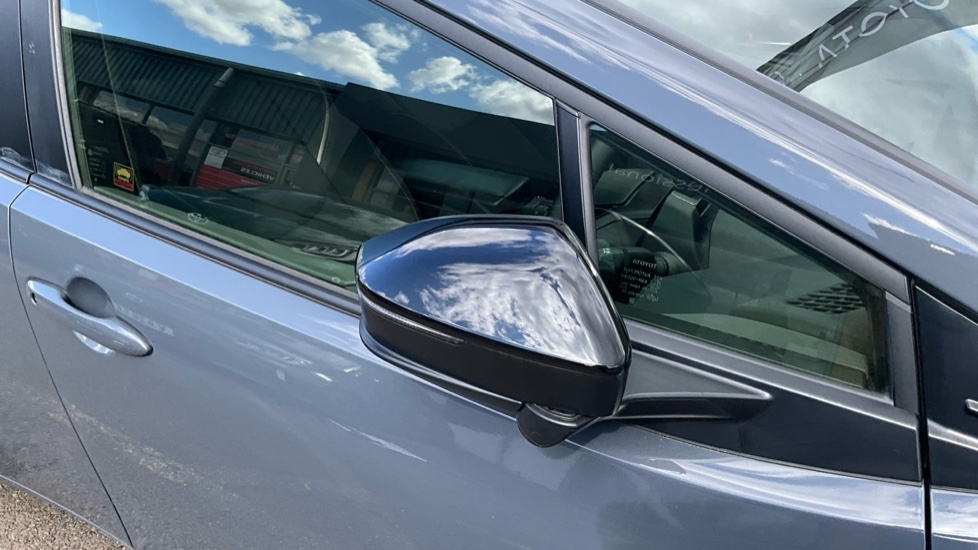Toyota Prius 2.0 Phev Design Cvt Blue #47