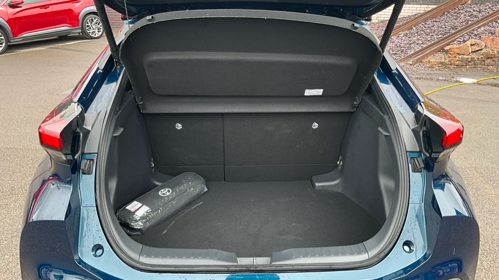 Toyota C-Hr Excel Hev Cvt Silver #36