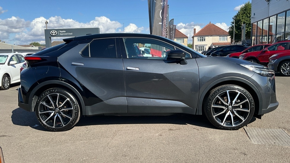 Toyota C-Hr Design White #23