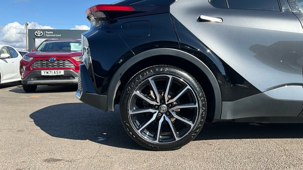 Toyota C-Hr Design White #25