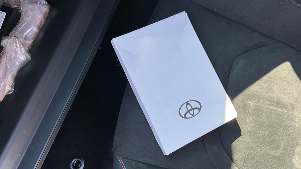 Toyota C-Hr Design White #27
