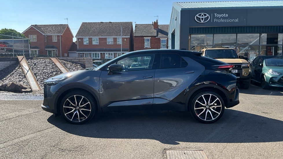 Toyota C-Hr Design White #24