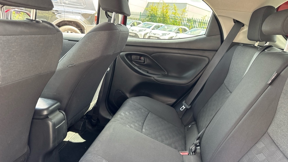 Toyota Yaris 1.5 Vvt-h Excel E-cvt Silver #15