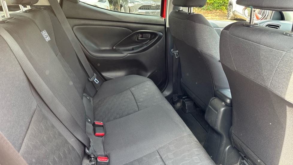 Toyota Yaris 1.5 Vvt-h Excel E-cvt Silver #8