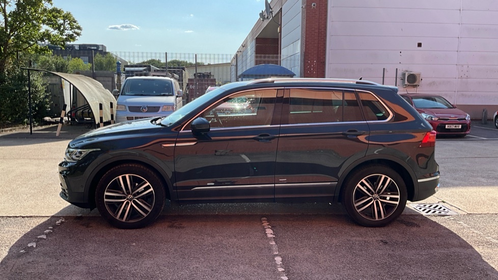 Volkswagen Tiguan Elegance Red #24