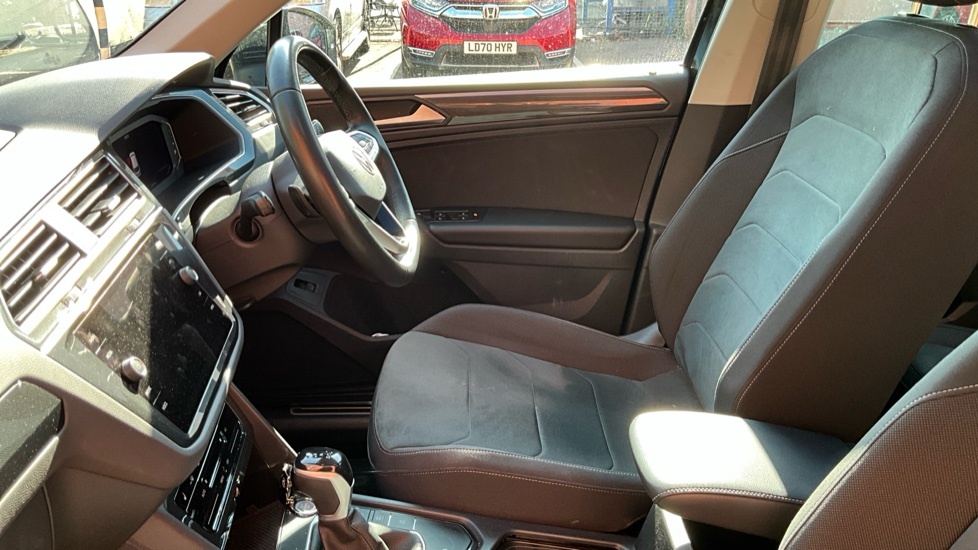 Volkswagen Tiguan Elegance Red #5