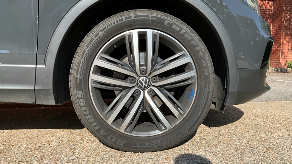 Volkswagen Tiguan Elegance Red #25