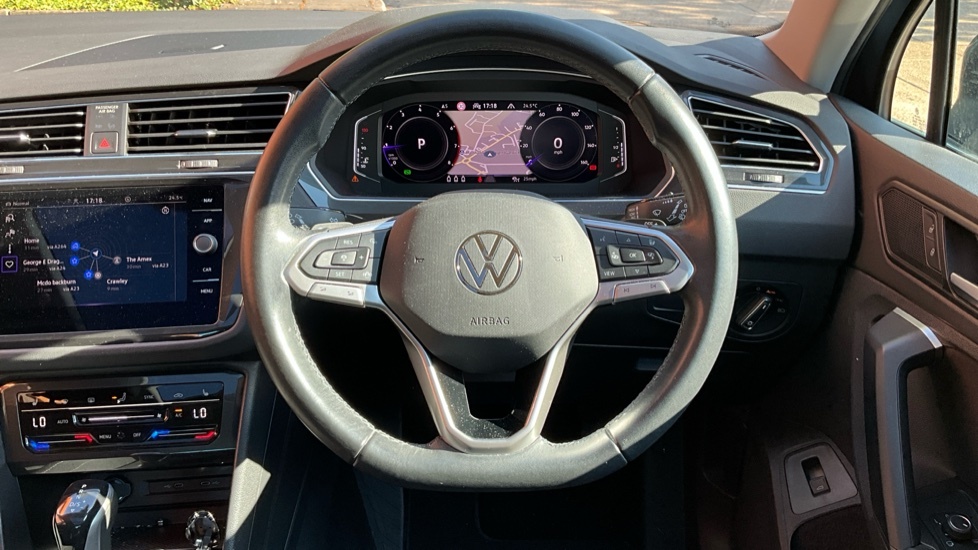 Volkswagen Tiguan Elegance Red #10