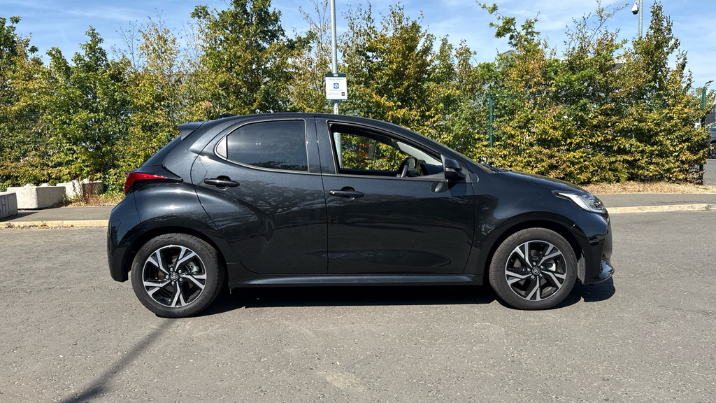 Toyota Yaris Hatchback 1.33 Red #23