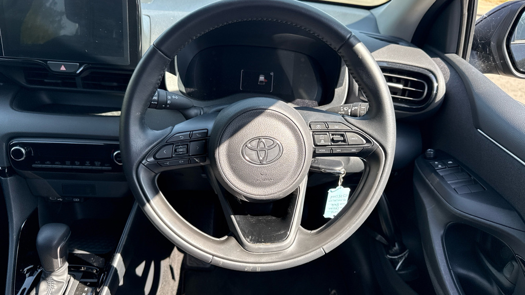 Toyota Yaris Hatchback 1.33 Red #10
