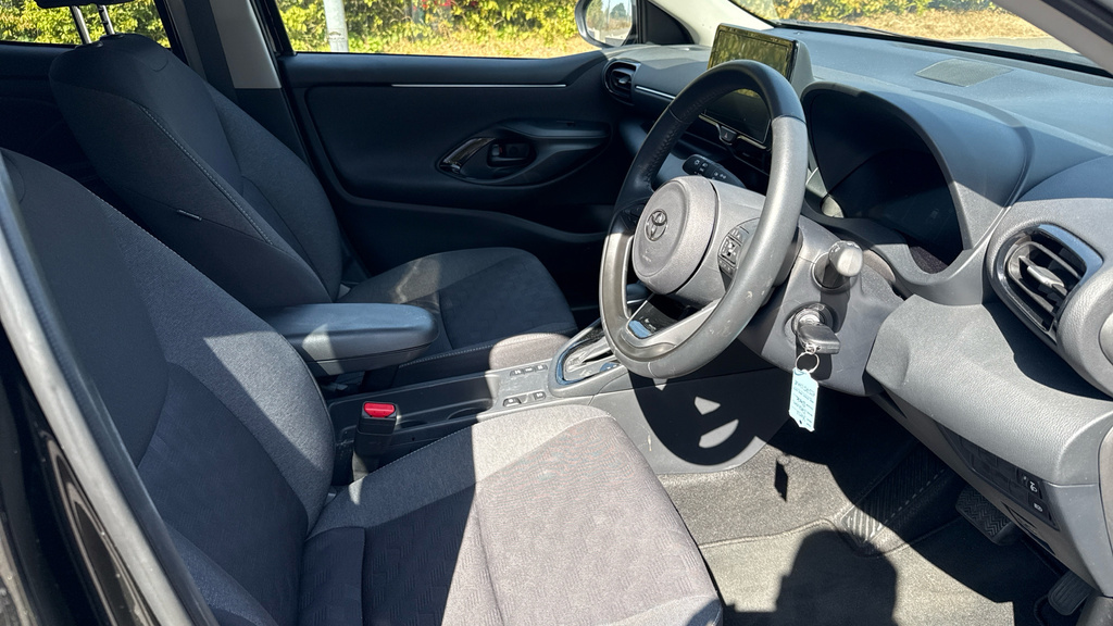 Toyota Yaris Hatchback 1.33 Red #12