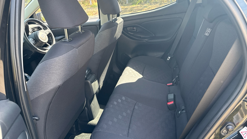 Toyota Yaris Hatchback 1.33 Red #15