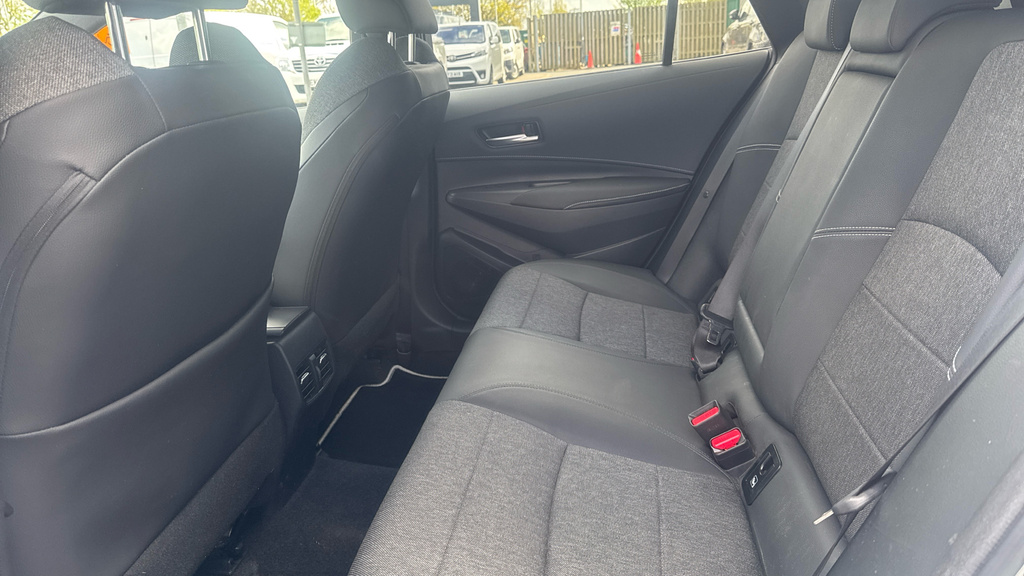 Toyota Corolla 1.8 Hybrid Icon Cv #15