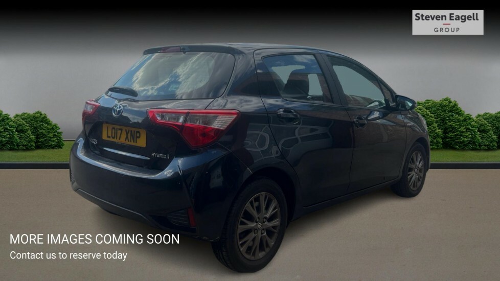 Toyota Yaris Icon Tech Hybrid Red #4