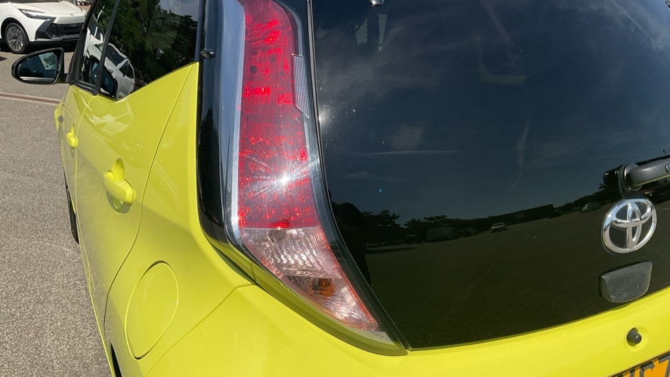 Toyota Aygo 1.0 Vvt-i X-pression Red #20
