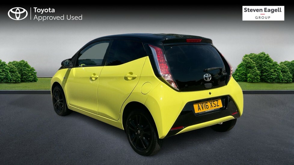 Toyota Aygo 1.0 Vvt-i X-cite 3 Yellow Bi-tone X-shift Euro 6 5 Yellow #4