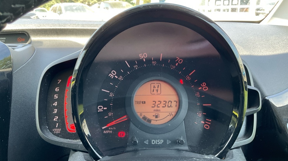 Toyota Aygo 1.0 Vvt-i X-pression Red #11