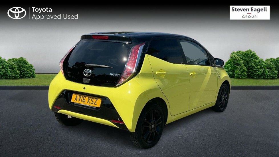 Toyota Aygo 1.0 Vvt-i X-cite 3 Yellow Bi-tone X-shift Euro 6 5 Yellow #2